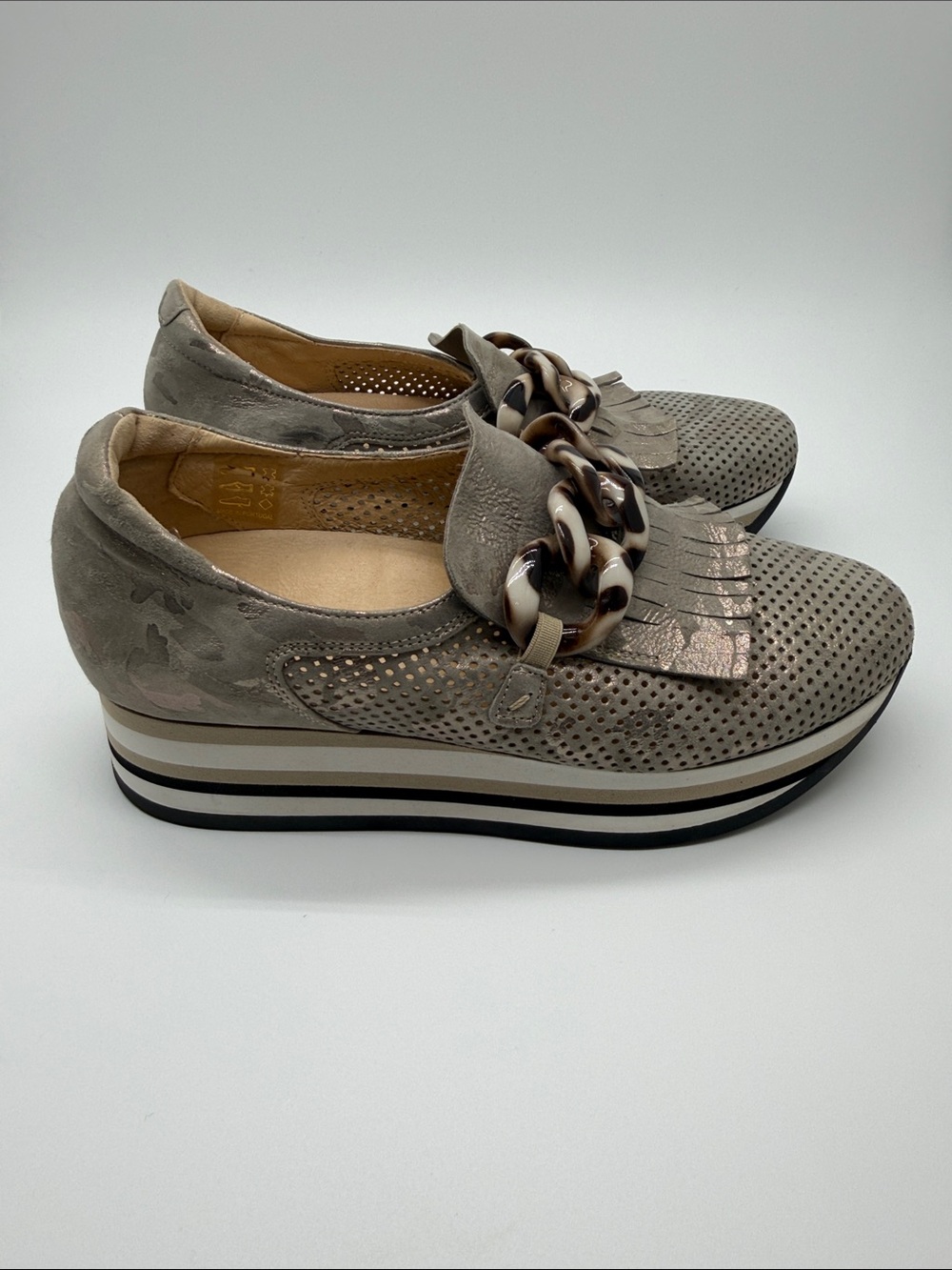 Softwaves Cadie Wedge Sneakers Size 8 Metallic Loafer EXCELLENT